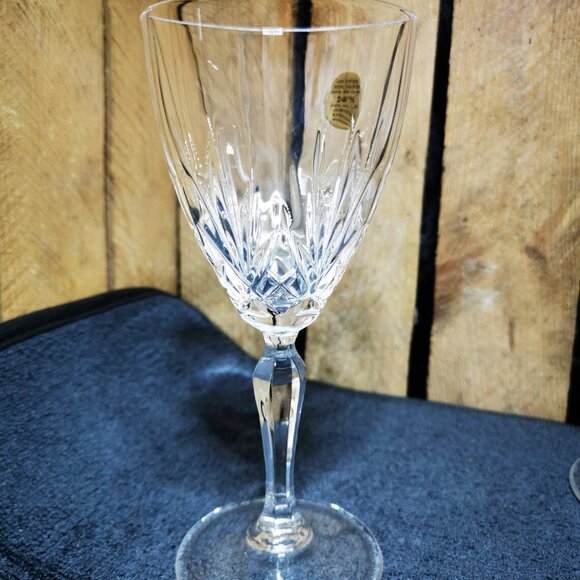 Oneida Blown Glass Crystal Wine Glass - Lucia - Leaded Crystal. - Picture 5 of 5